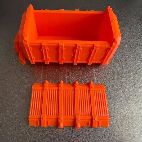 Caixa per guardar daus impresa en 3D amb forma de contenidor industrial
